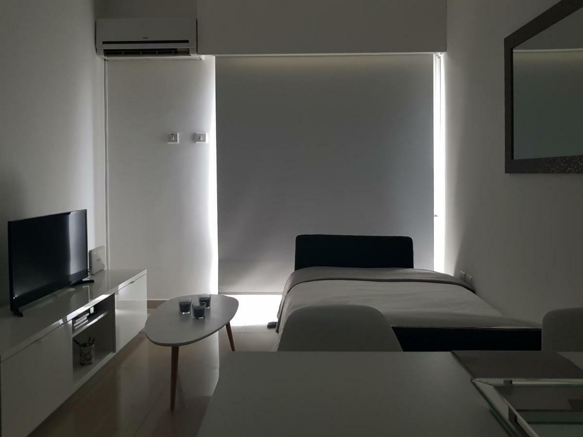 City Pearl - Modern 2 Bed Sea View Apt In City Centre Limassol Zewnętrze zdjęcie